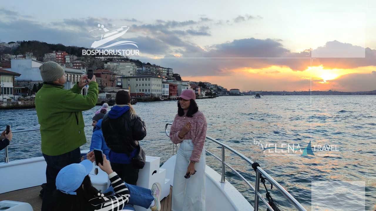 Bosphorus Sightseeing Cruise on a Luxury Yacht at Sunset