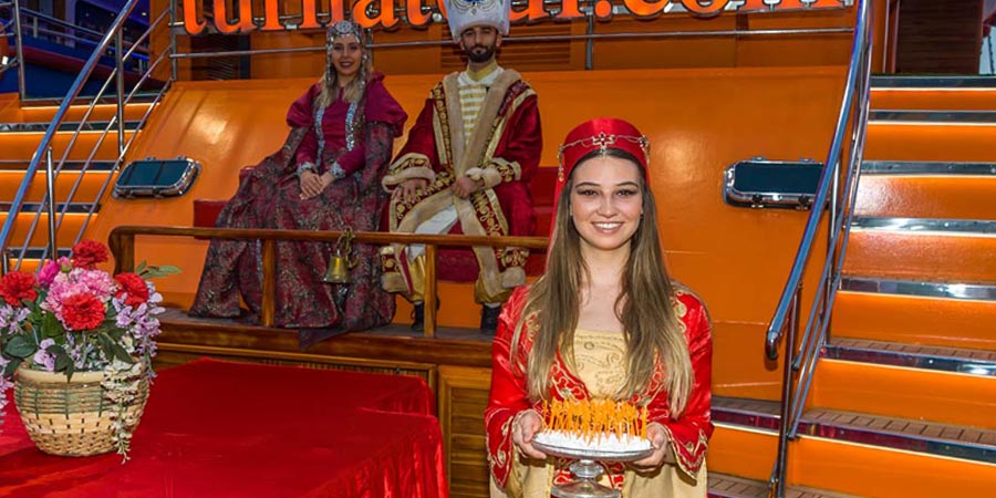 Istanbul Bosphorus Dinner Cruise with Turkish Night Show